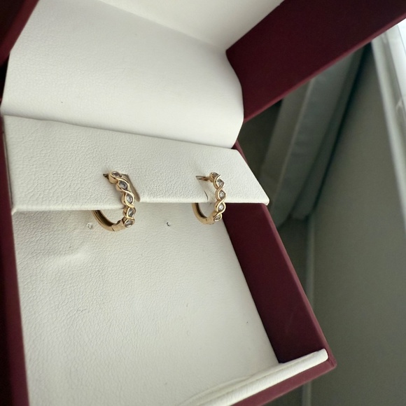 Helzburg Diamond, gold and diamond huggies - Picture 3 of 4